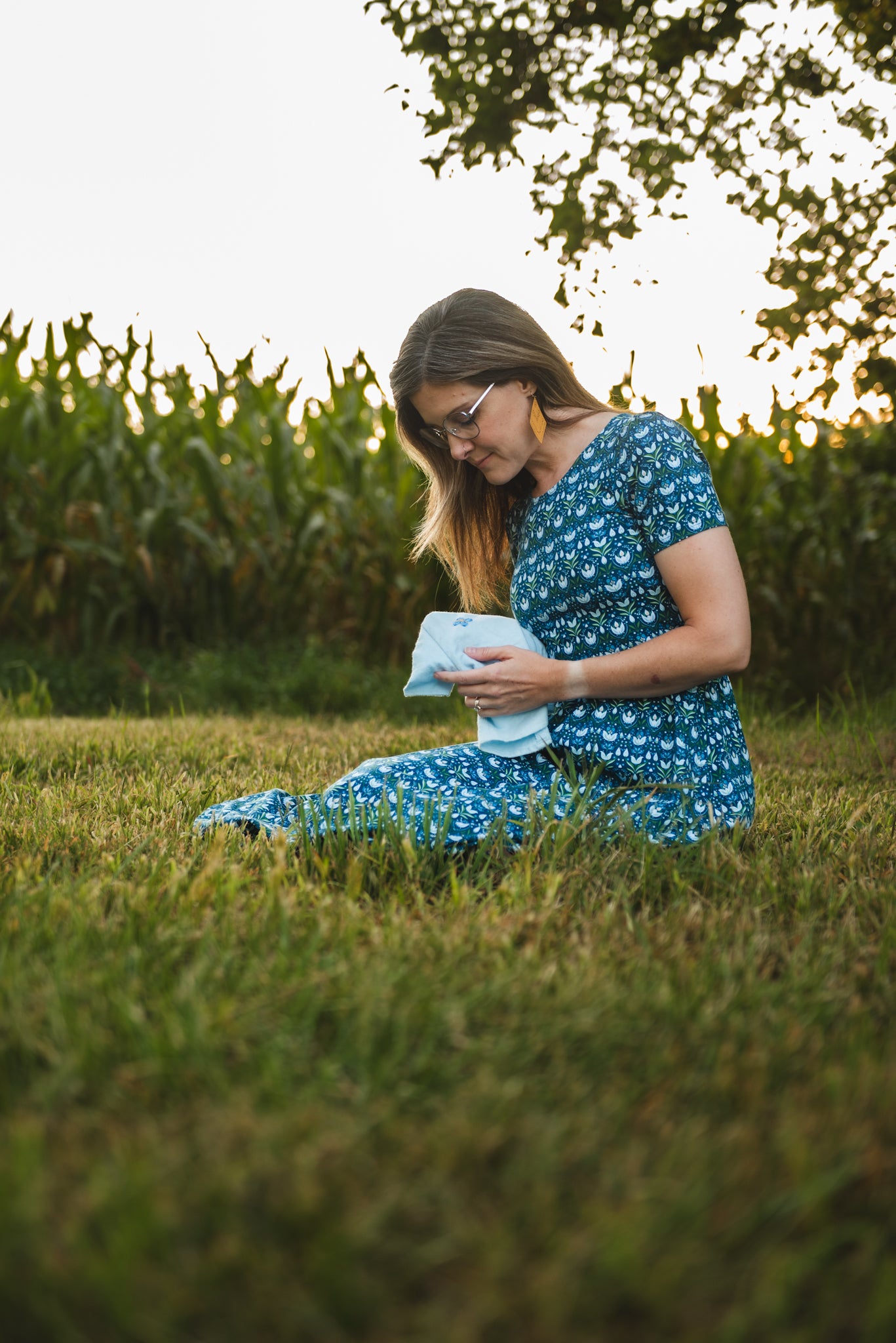 Woman in modest nursing dress, field white cloth.